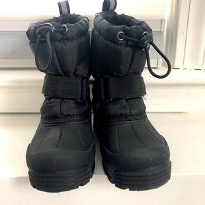 Toddler boys/girls snow boots size 8, black